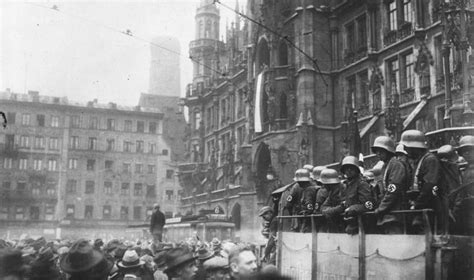 De Bierkellerputsch; een nazi-opstand tegen de Weimarrepubliek met tragikomische gevolgen